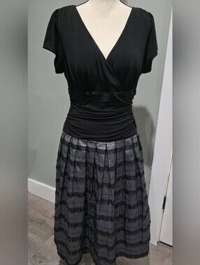 Jessica Howard Evenings Black Ruffled Metallic Skirt Dress Siz.12, VNeck
